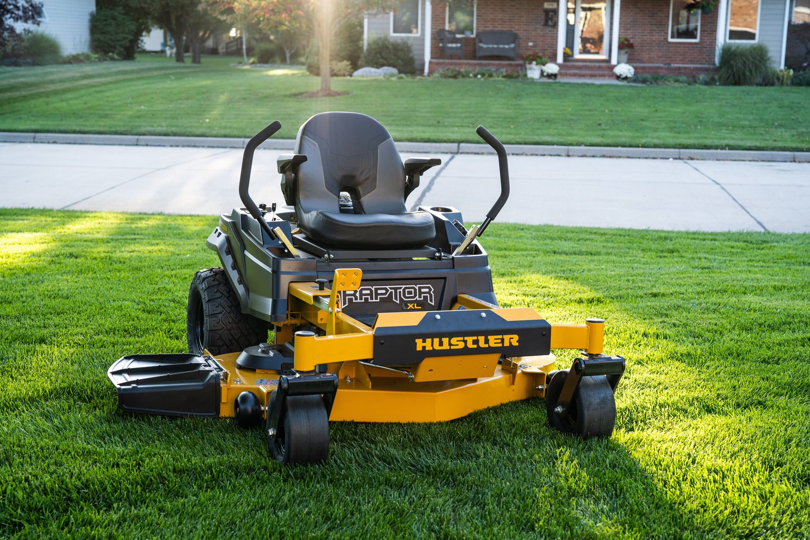 HUSTLER RAPTOR XL 54" ZERO-TURN MOWER W/ KAWASAKI FR691 (23HP) 939876 - Image 2